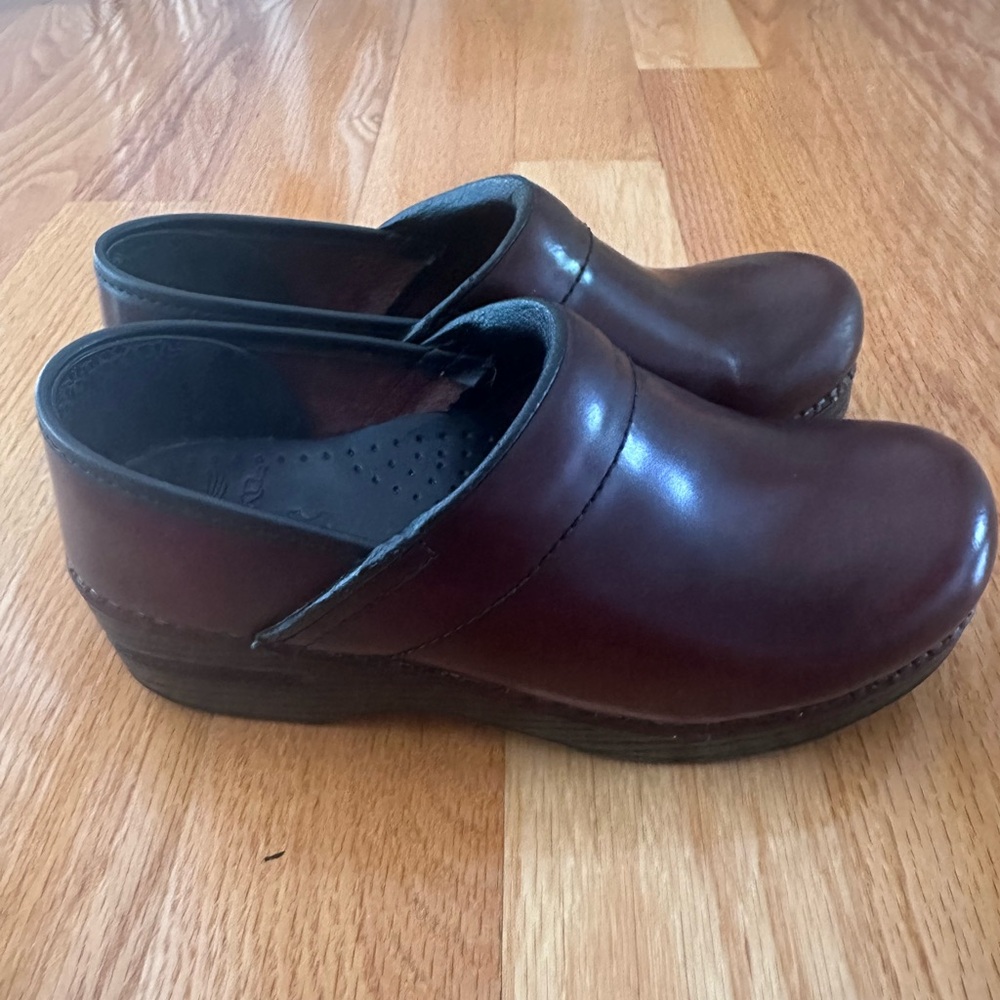 Brown Leather Clogs - Picture 6 of 7